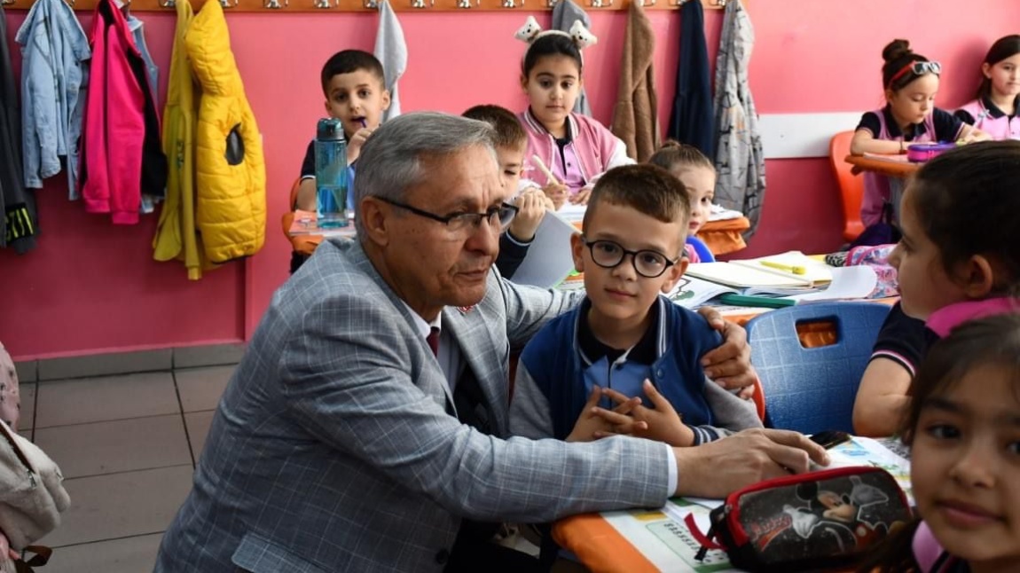 İlçe Milli Eğitim müdürümüz Mahmut yenen ve Milli Eğitim şube müdürümüz Hasan Karakuş okulumuzu ziyaret ettiler.